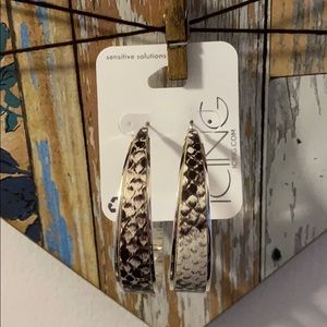 NWT snake skin earrings